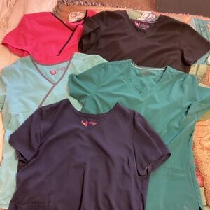 5 Urbane XL scrub tops